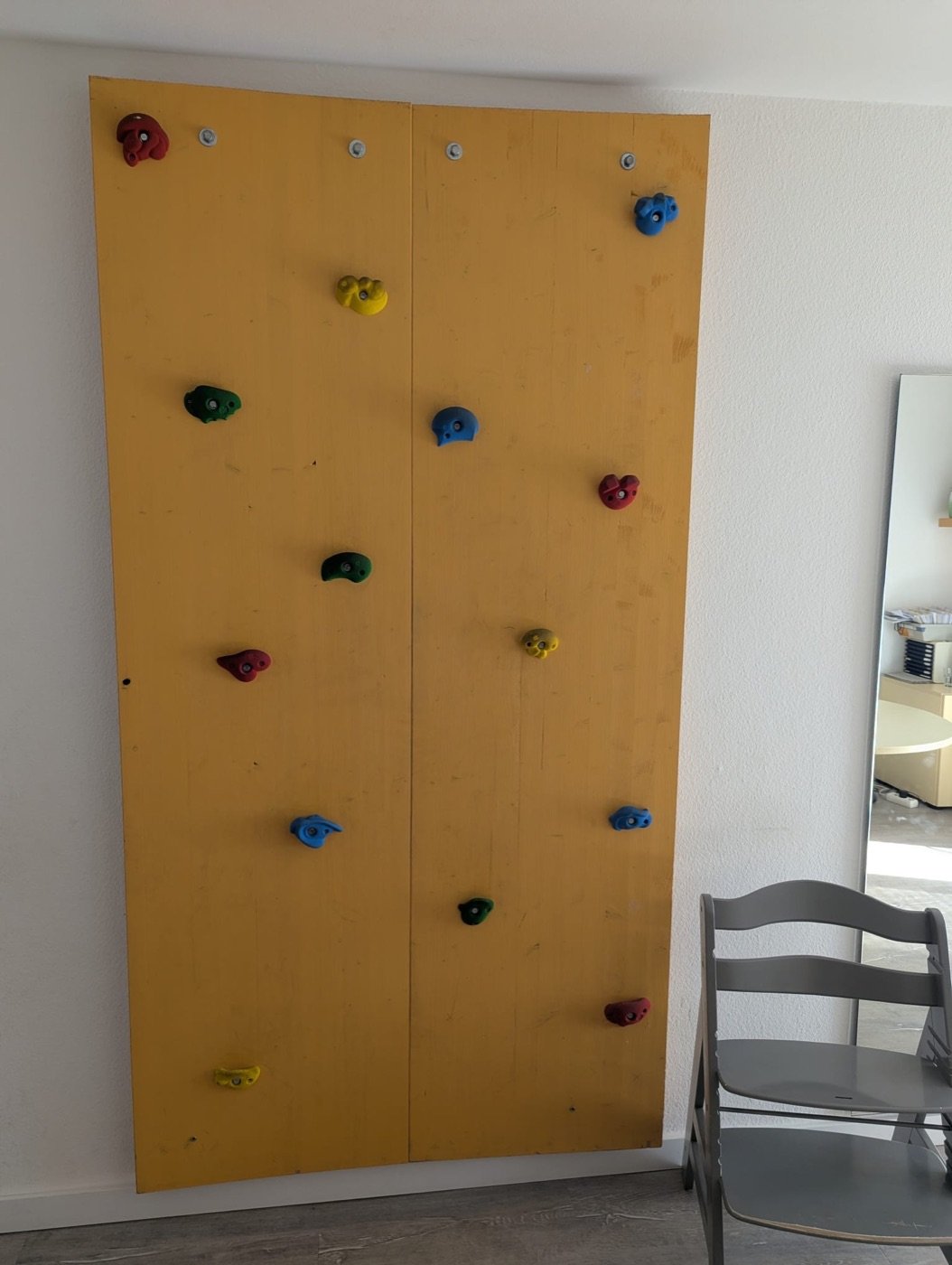 Kletterwand in einem der Therapieräume